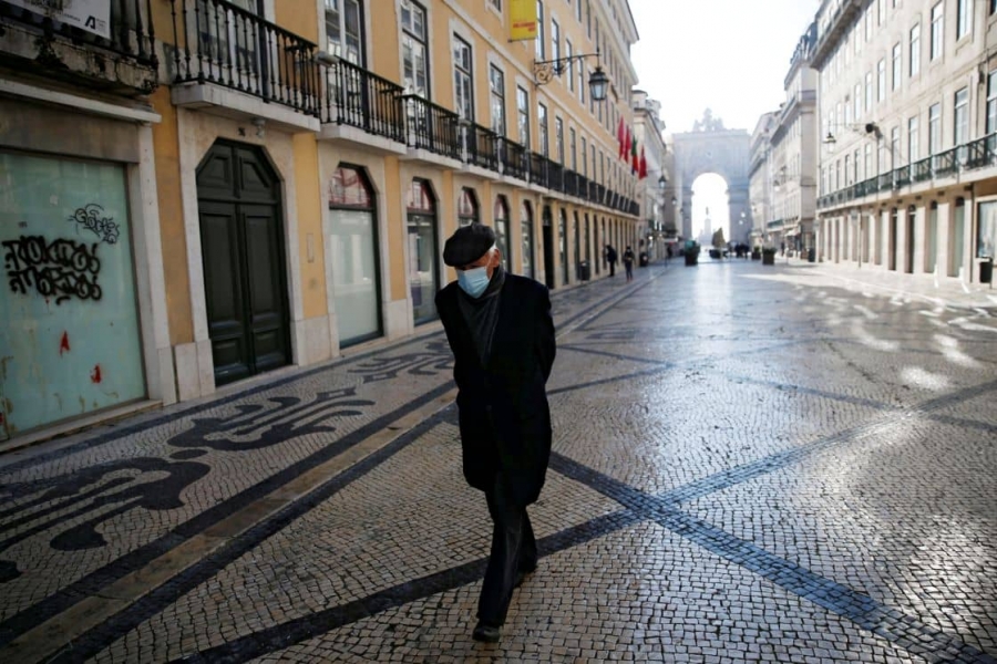 Portugal adelanta última fase del desconfinamiento y abre frontera con España.