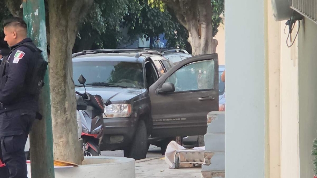   15-1A      El cad&aacute;ver fue encontrado en el asiento del conductor de la camioneta.