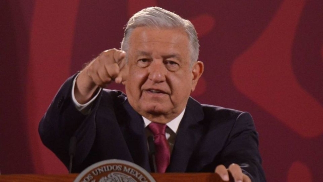 Caída del peso “va a pasar rápido”: AMLO