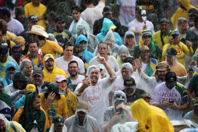 Ca&iacute;da de rayo deja varios heridos durante protesta por Bolsonaro en Brasilia