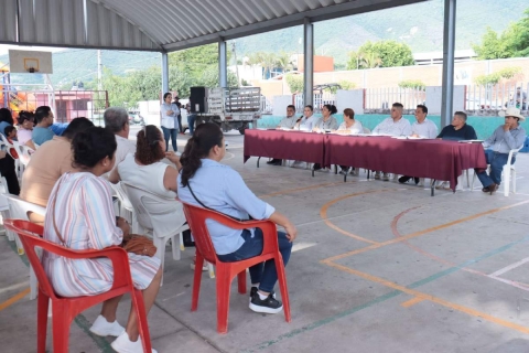 Los pobladores hicieron sus peticiones a los integrantes del cuerpo colegiado. Por lo menos dieron respuesta a una de ellas.