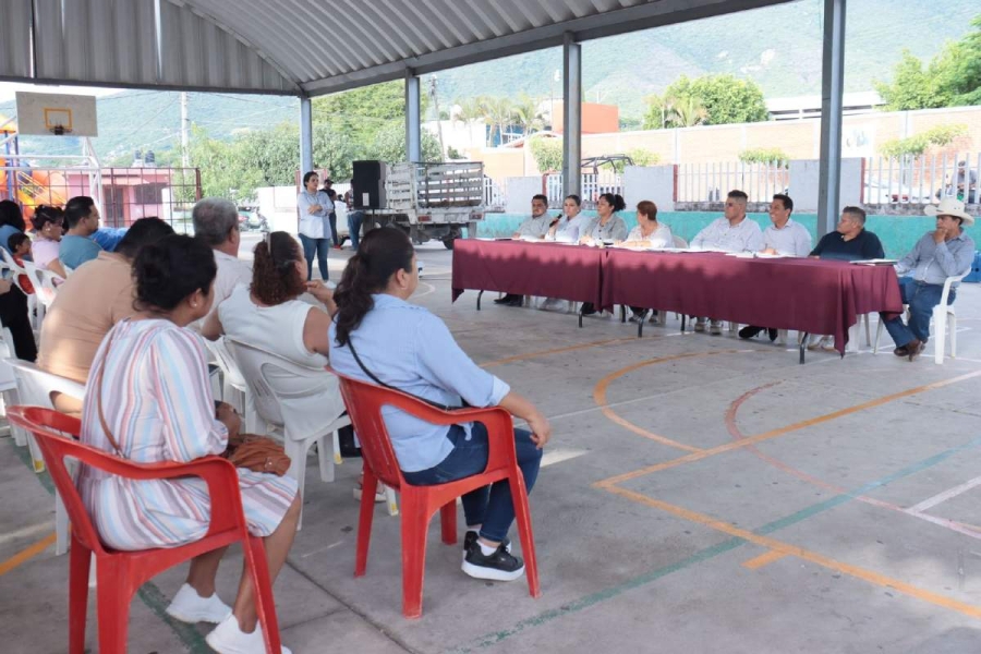 Los pobladores hicieron sus peticiones a los integrantes del cuerpo colegiado. Por lo menos dieron respuesta a una de ellas.