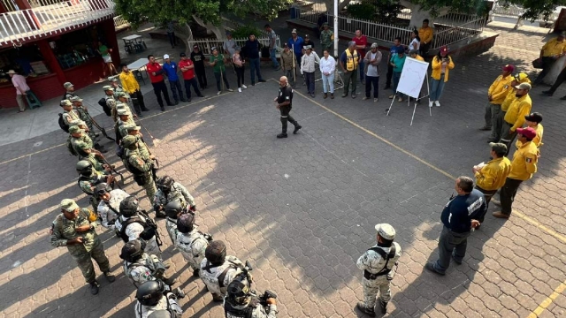 Las brigadas continúan las labores de combate al fuego.