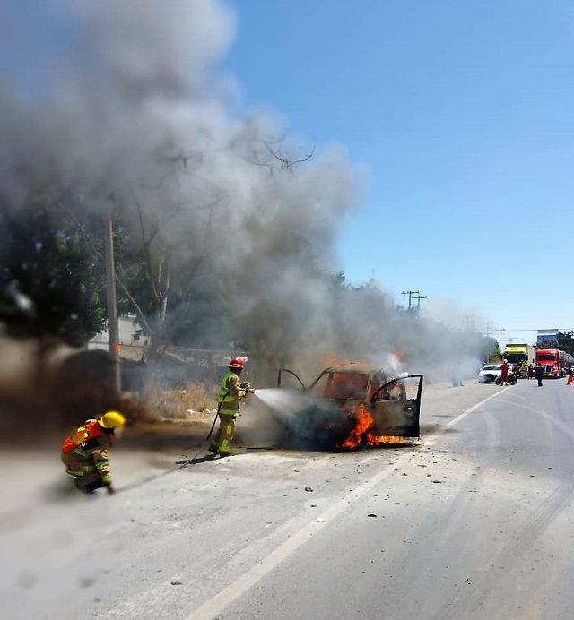 Otro vehículo incendiado en Cuautla