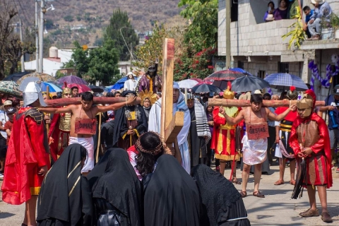  Totolapan preserva su fe con representaci&oacute;n del Viacrucis