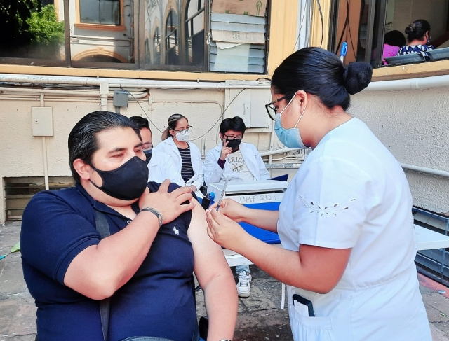 Reitera IMSS Morelos invitación a población para vacunarse contra covid-19 en UMF No. 20