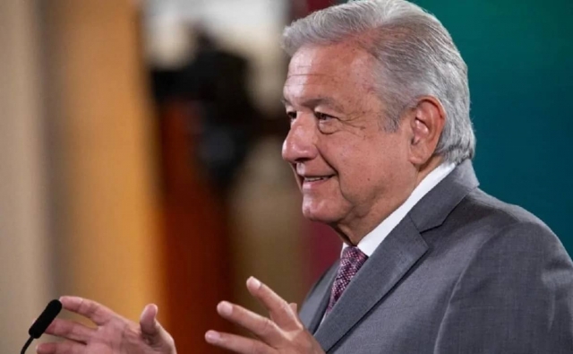 AMLO va por eliminación de diputados y senadores plurinominales