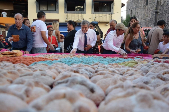 Con la expo pan artesanal, ornamentales y flor de cempasúchil José Luis Urióstegui inaugura el festival de día de muertos Mictlán Cuernavaca 2023  