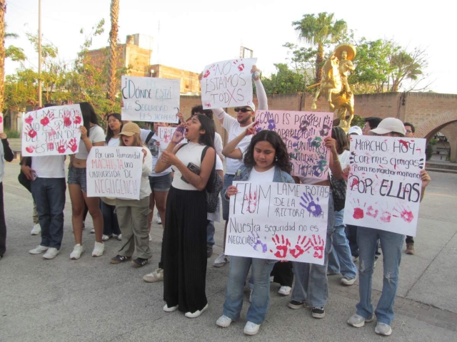 Los universitarios de la regi&oacute;n sur se sumaron a las exigencias de mayor seguridad y justicia en el caso de sus compa&ntilde;eras desaparecidas.