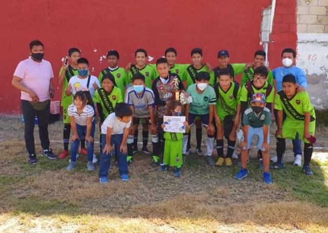 Búfalos Yautepec, presente en festejo de la escuela Chelsea Lomas Jiutepec