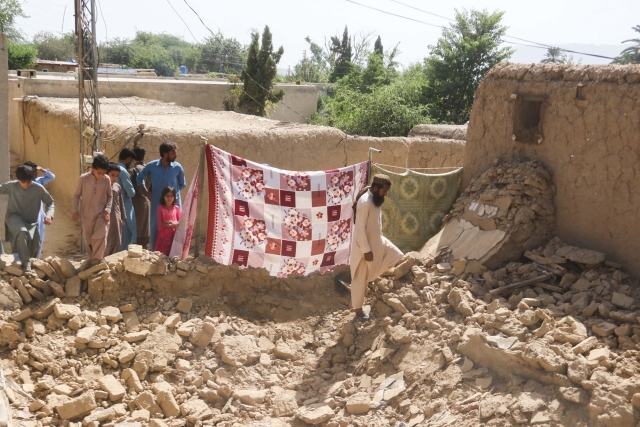 Terremoto magnitud 5.7 deja 20 muertos en Pakistán.