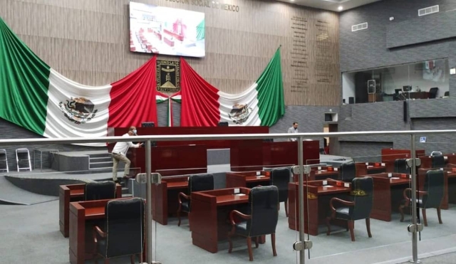 TREINTA DIPUTADOS