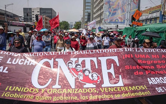 CNTE inicia paro nacional con marchas y plant&oacute;n en el Z&oacute;calo de CDMX