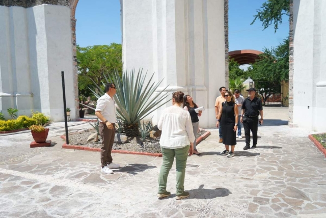 El alcalde, los representantes extranjeros y autoridades del Infonavit recorrieron espacios que han sido reconstruidos.