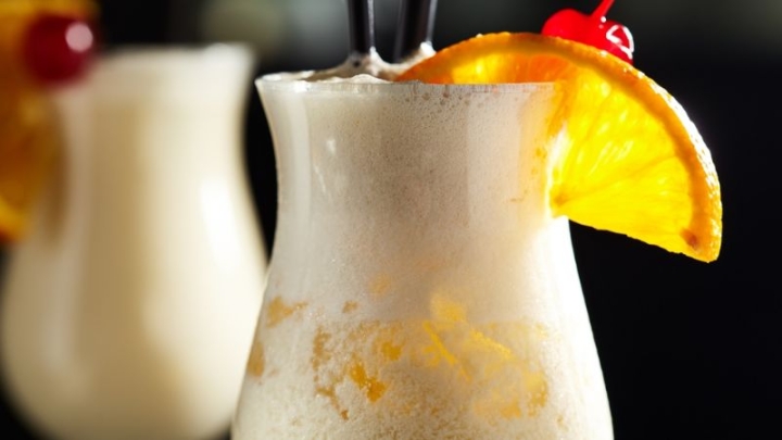 Prepara esta deliciosa piña colada con naranja que te refrescará del calor