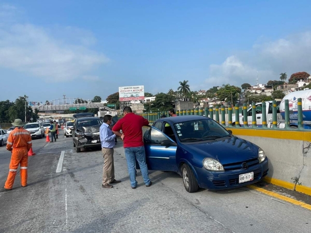 Los conductores de ambos vehículos fueron atendidos en el sitio.