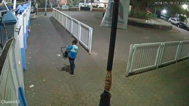 Sujeto entra a una primaria y se lleva un ventilador en Azcapotzalco