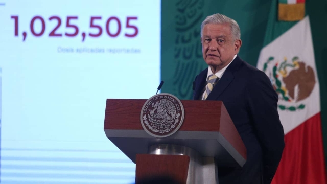 AMLO pide a OMS aprobar todas las vacunas COVID.