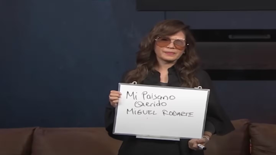 Yolanda Andrade causa preocupación al recurrir a una pizarra para comunicarse