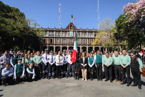 Encabeza gobernadora Margarita Gonz&aacute;lez Saravia abanderamiento de escoltas en el marco del D&iacute;a de la Bandera