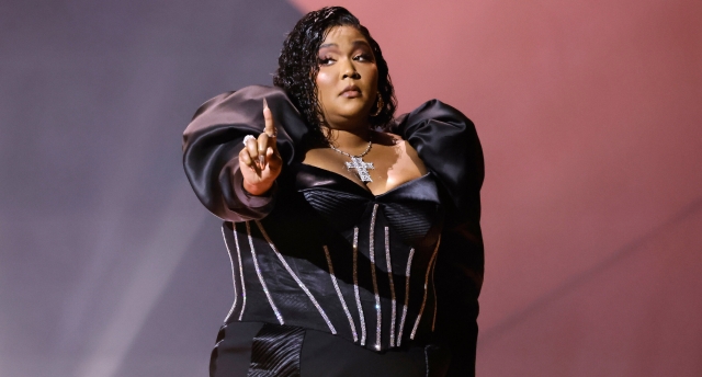 Lizzo enfrenta graves acusaciones de acoso y hostilidad laboral