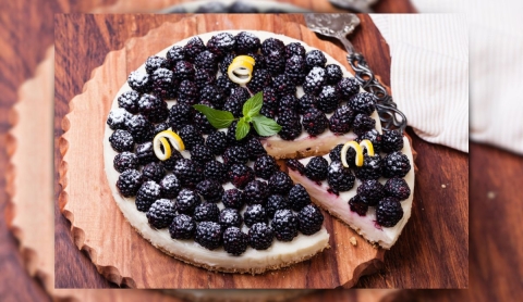 Celebra el 10 de mayo con una deliciosa tarta de zarzamora y avena sin azúcar