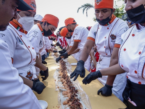 Cuernavaca rompe el Récord Guinness con el taco acorazado más grande del mundo