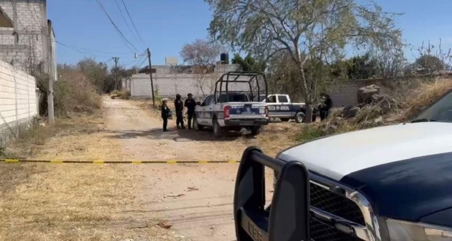 Abandonan un cadáver embolsado en Tetecolala