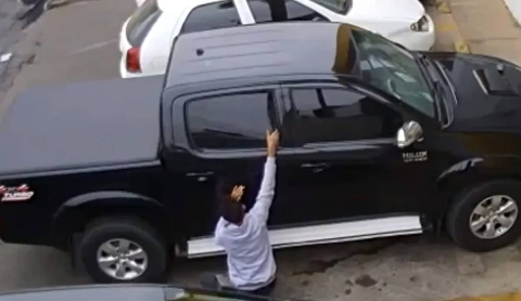 Le roban su Toyota Hilux en Cuernavaca