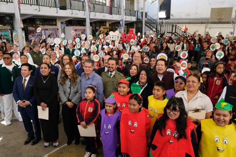 Autoridades de la SEP y del IMSS celebraron el primer aniversario del programa &ldquo;Vive Saludable, Vive Feliz&rdquo;. 