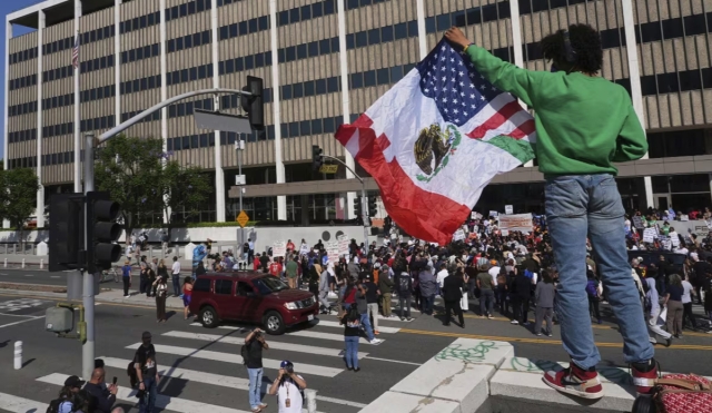 35 mexicanos detenidos en protestas migratorias en L.A., EE.UU.