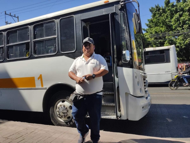  Dejó el taxi para ser checador y le encanta