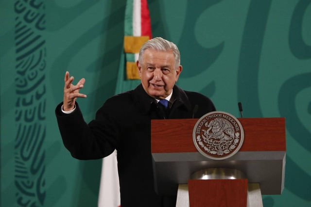 AMLO defiende &quot;blindaje&quot; de obras de la 4T.