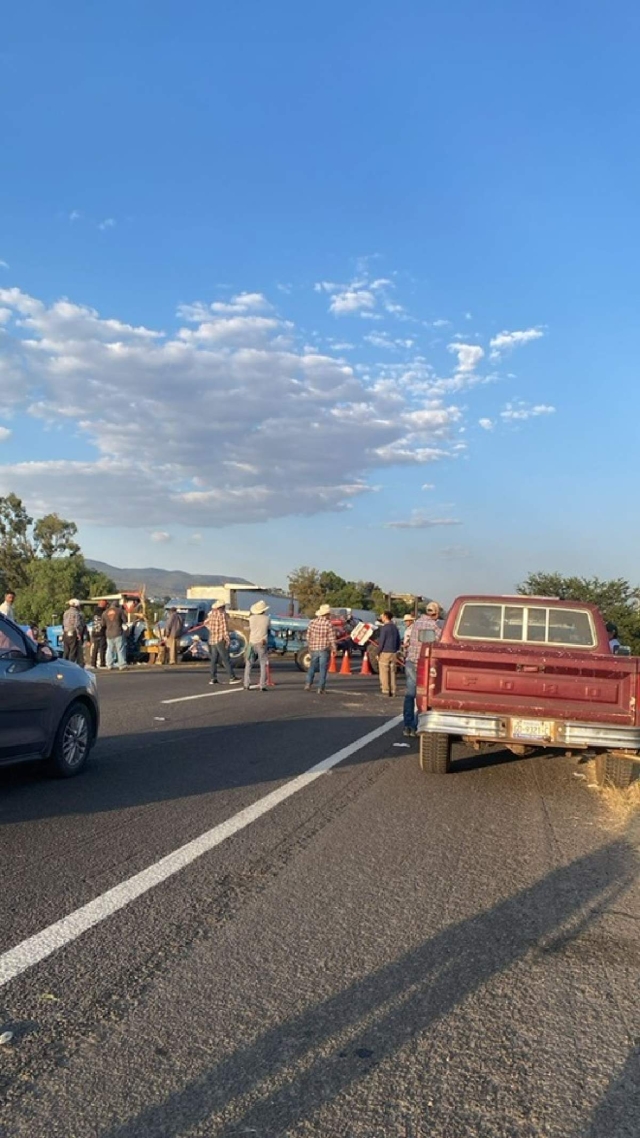 Ayer continuaron los bloqueos por parte de productores agrícolas en diversas entidades del país.