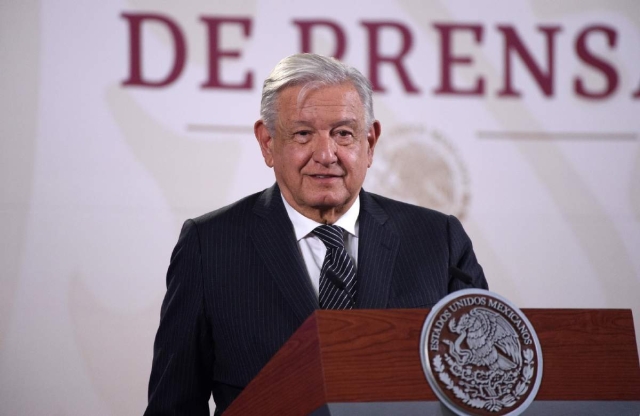 Incremento salarial de 10% a maestros: AMLO 