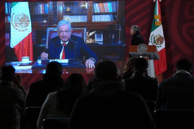  AMLO envía mensaje durante la mañanera.