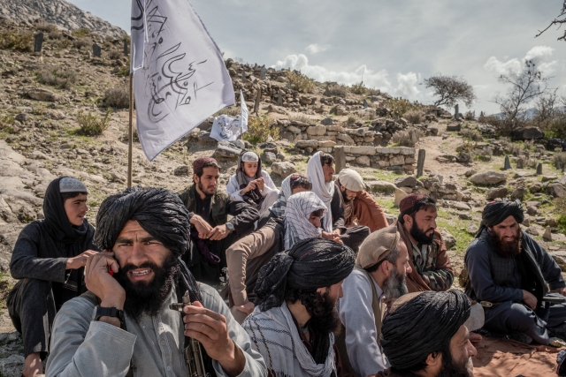 Rusia retira a los talibanes de lista de organizaciones terroristas