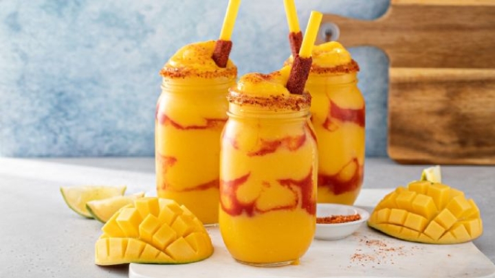 Prepara una deliciosa mangonada para refrescarte en estas tardes de primavera