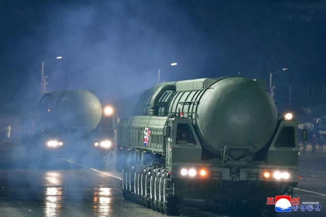 Corea del Norte prueba misiles antes de la visita de Trump a Corea del Sur