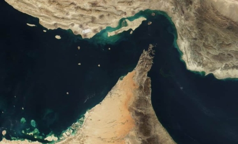 Parlamento iraní aprueba cerrar estrecho de Ormuz tras ataque estadounidense