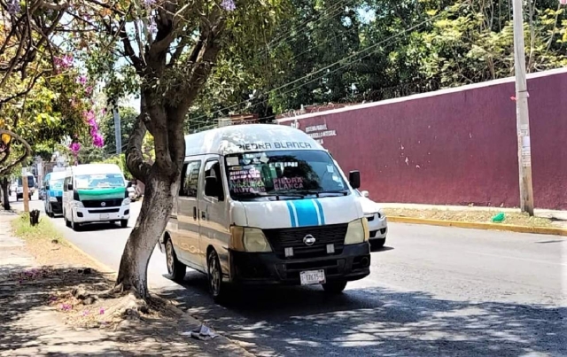 Los usuarios del transporte público son víctimas de asaltos con frecuencia.