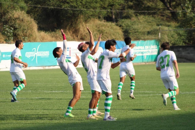 El festejo del equipo ca&ntilde;ero tras la anotaci&oacute;n de Dylan L&rsquo;Kehoe Ram&iacute;rez.