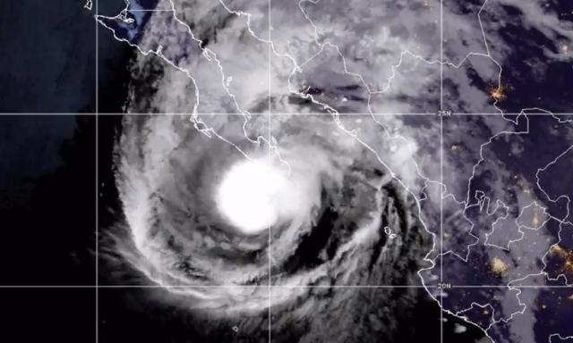 Huracán &#039;Norma&#039; toca tierra en Baja California Sur