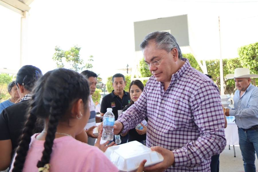 Encabeza alcalde de Jiutepec octava jornada del programa 'Comedor comunitario rodante'