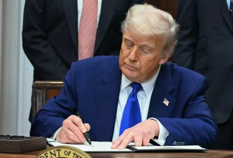 Trump firma decreto para reducir precios de medicamentos en Estados Unidos