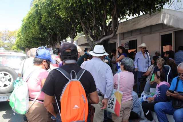 Acuerdan activistas y SAPAC reducción en tarifa de agua potable