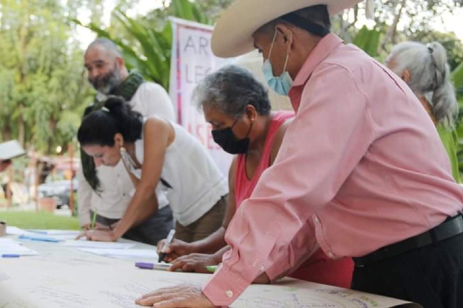 Integrantes de diversos grupos sociales participaron en el acto.