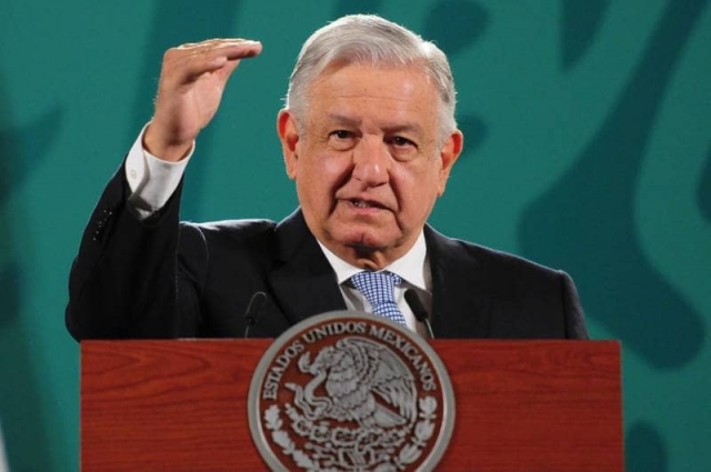 AMLO propone sortear palco en el Estadio Azteca.