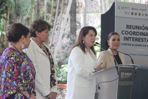 Margarita González Saravia, jefa del Ejecutivo de Morelos, recibió a las mandatarias de la Ciudad de México, Estado de México y Guerrero en la Reunión de Coordinación Interestatal Contra Robo de Vehículos, en Jiutepec. 