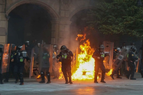 Marcha conmemorativa del 2 de octubre deja 94 policías heridos